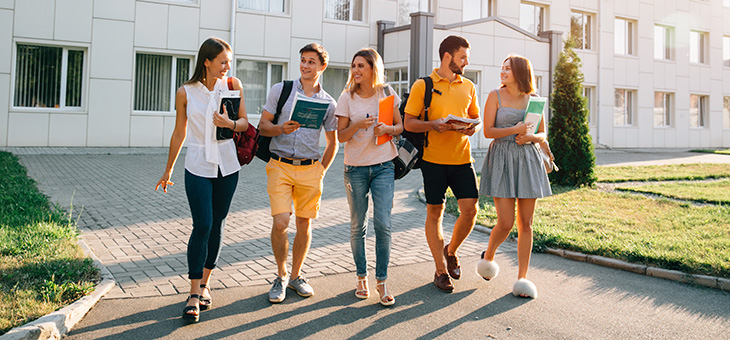  Nowoczesne studia, <br><span class="text-primary-20">pewna przyszłość.</span>